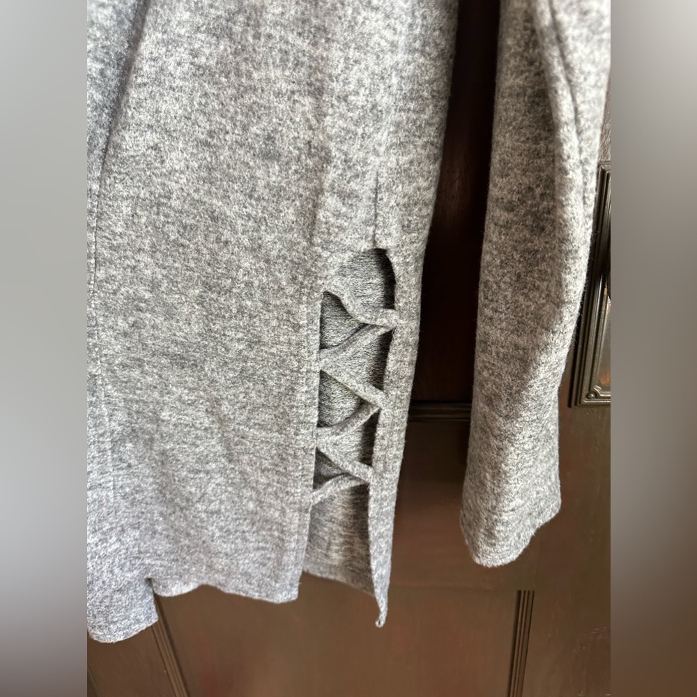 Hem & Thread Cardigan - Picture 3 of 4
